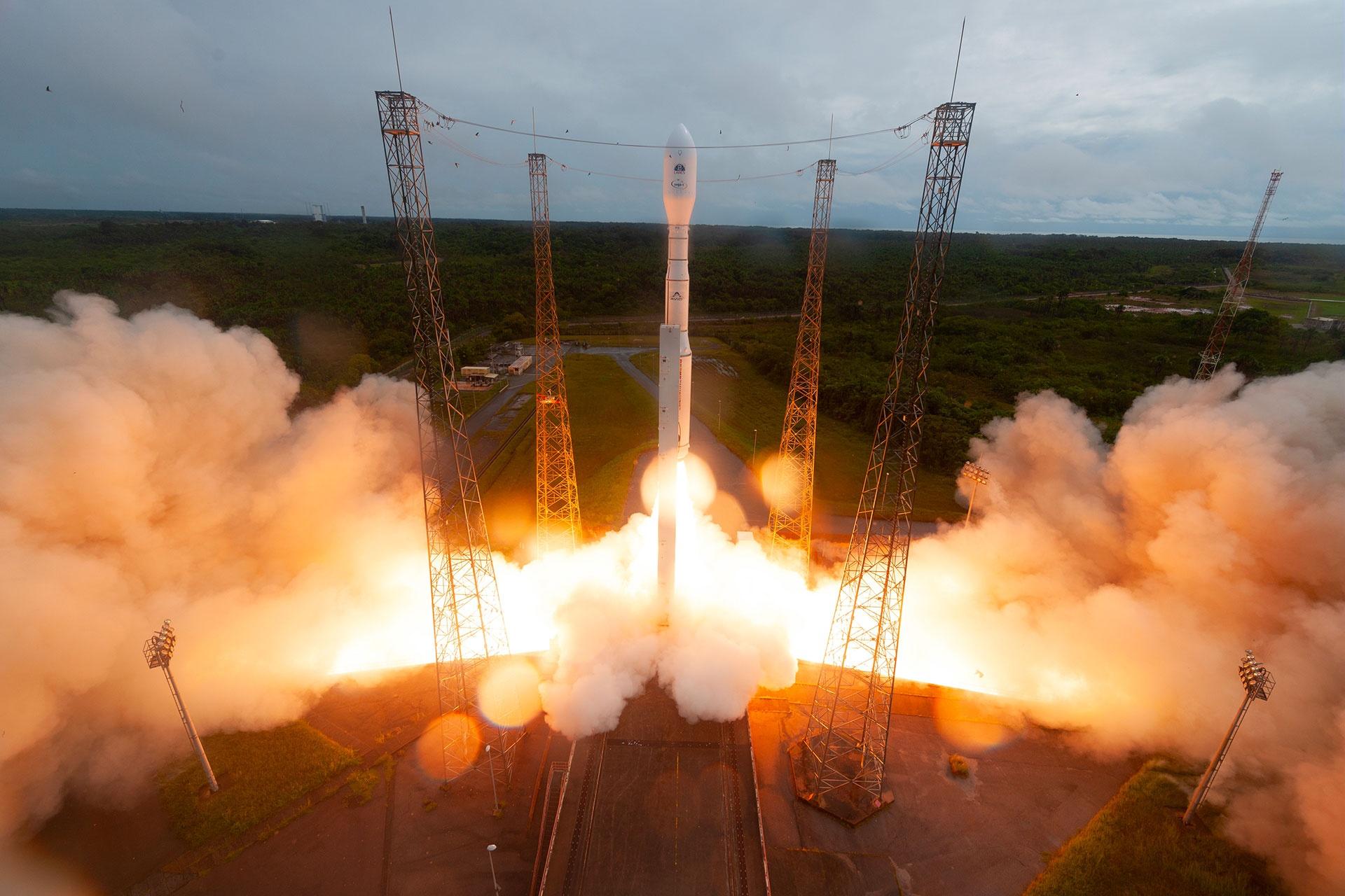 Foto del momento del lancio del vettore VEGA-C dell’Agenzia Spaziale Europea avvenuto il 13 luglio 2022 dalla base di Kourou in Guyana francese. Credit: ESA