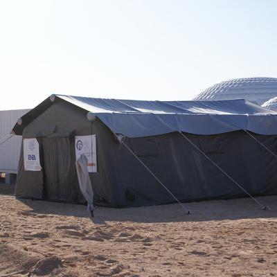 Vista della tenda gonfiabile e del campo base